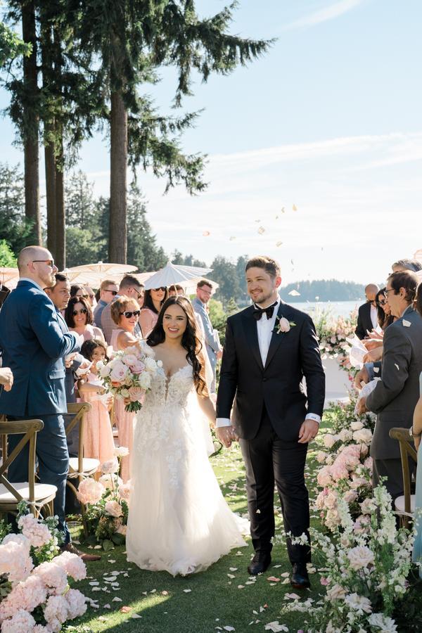 Northwest Weddings - Style Me Pretty - Style Me Pretty