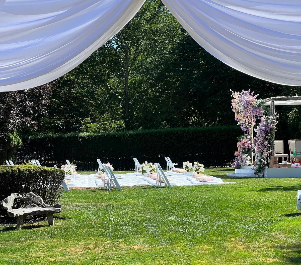 Southampton Inn Portfolio: Style Me Pretty, image size:1200x1057